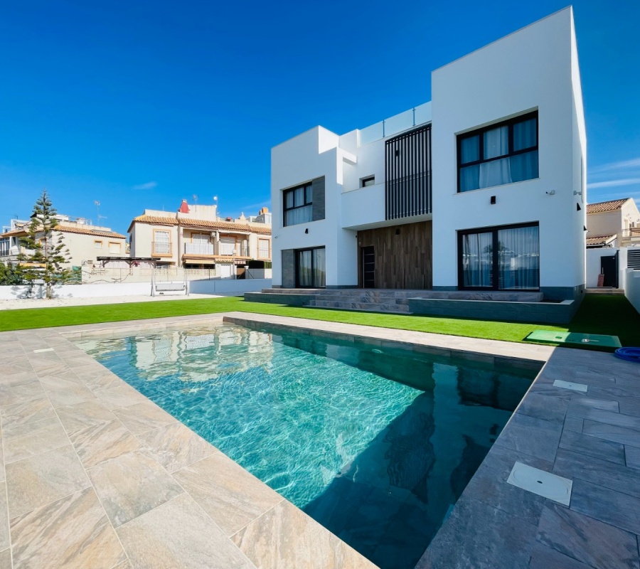 Calle Ariadna, 7, Torrevieja, Comunidad Valenciana, 0 , 5 Habitaciones Habitaciones,4 BathroomsBathrooms,Chalet,Comprar,Calle Ariadna, 7,0,2254