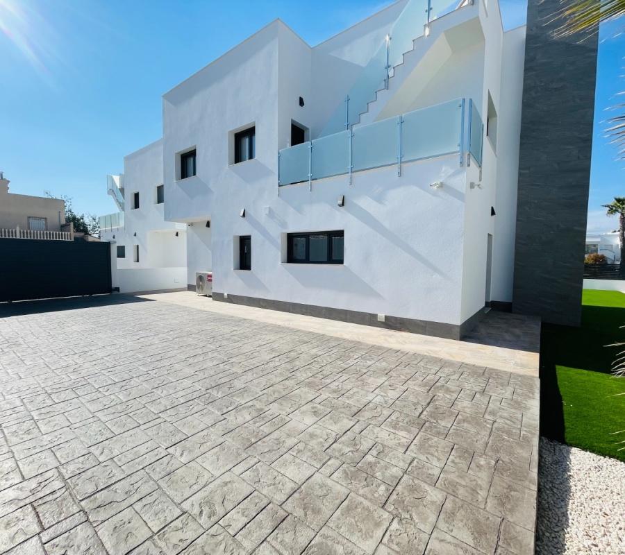 Calle Ariadna, 7, Torrevieja, Comunidad Valenciana, 0 , 5 Habitaciones Habitaciones,4 BathroomsBathrooms,Chalet,Comprar,Calle Ariadna, 7,0,2254