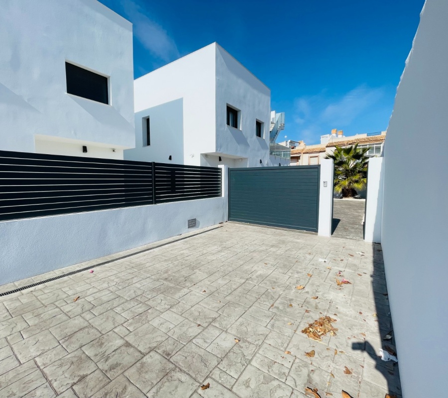 Calle Ariadna, 7, Torrevieja, Comunidad Valenciana, 0 , 5 Habitaciones Habitaciones,4 BathroomsBathrooms,Chalet,Comprar,Calle Ariadna, 7,0,2254