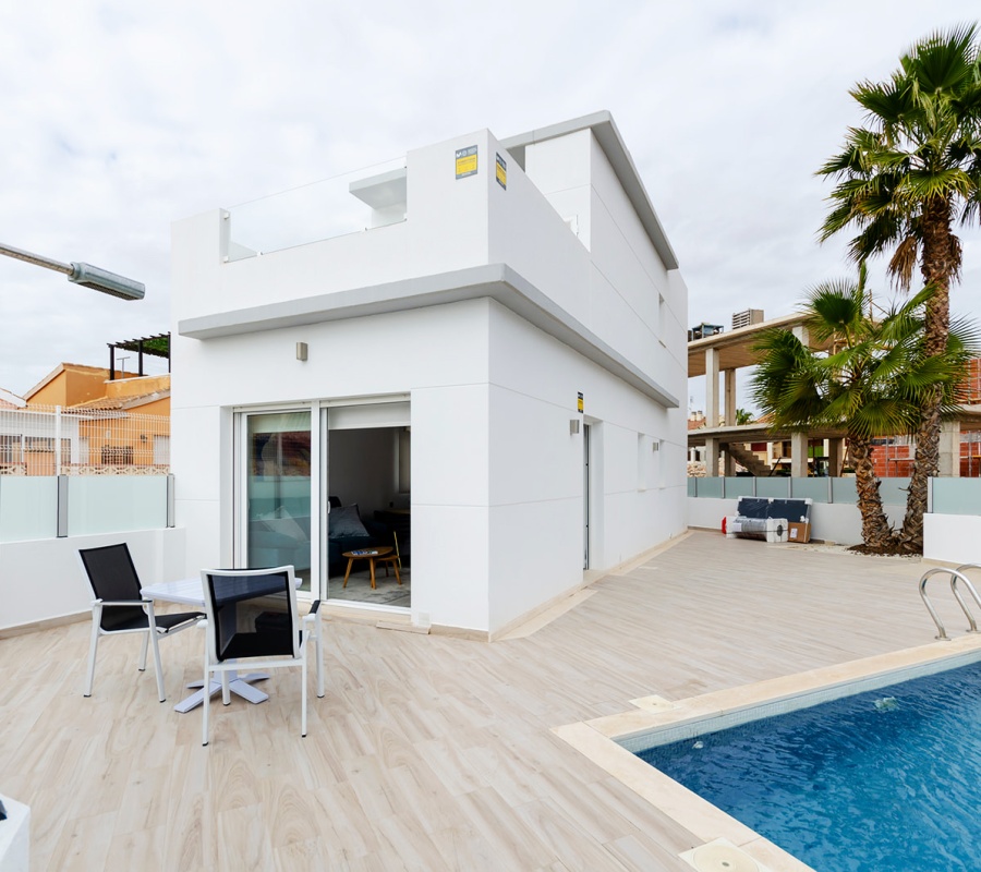 Torrevieja, Alicante, Comunidad Valenciana, España, 0 , 3 Habitaciones Habitaciones,3 BathroomsBathrooms,Chalet,Comprar,Calle del Lago, 90,0,2551