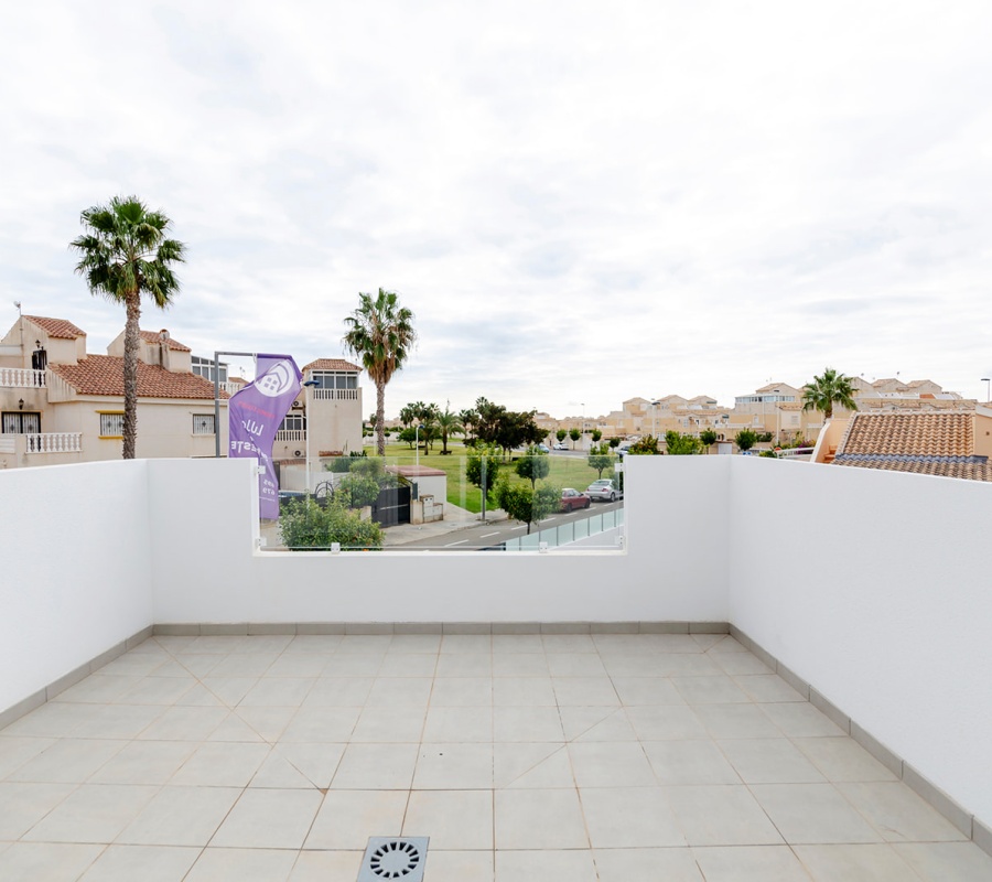 Torrevieja, Alicante, Comunidad Valenciana, España, 0 , 3 Habitaciones Habitaciones,3 BathroomsBathrooms,Chalet,Comprar,Calle del Lago, 90,0,2551